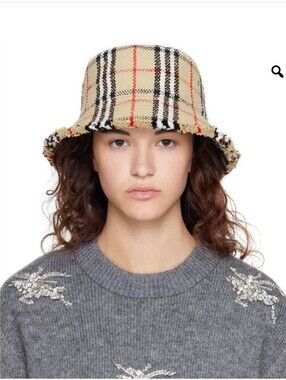 Burberry NWTs Vintage Check Bouclé Bucket Hat
